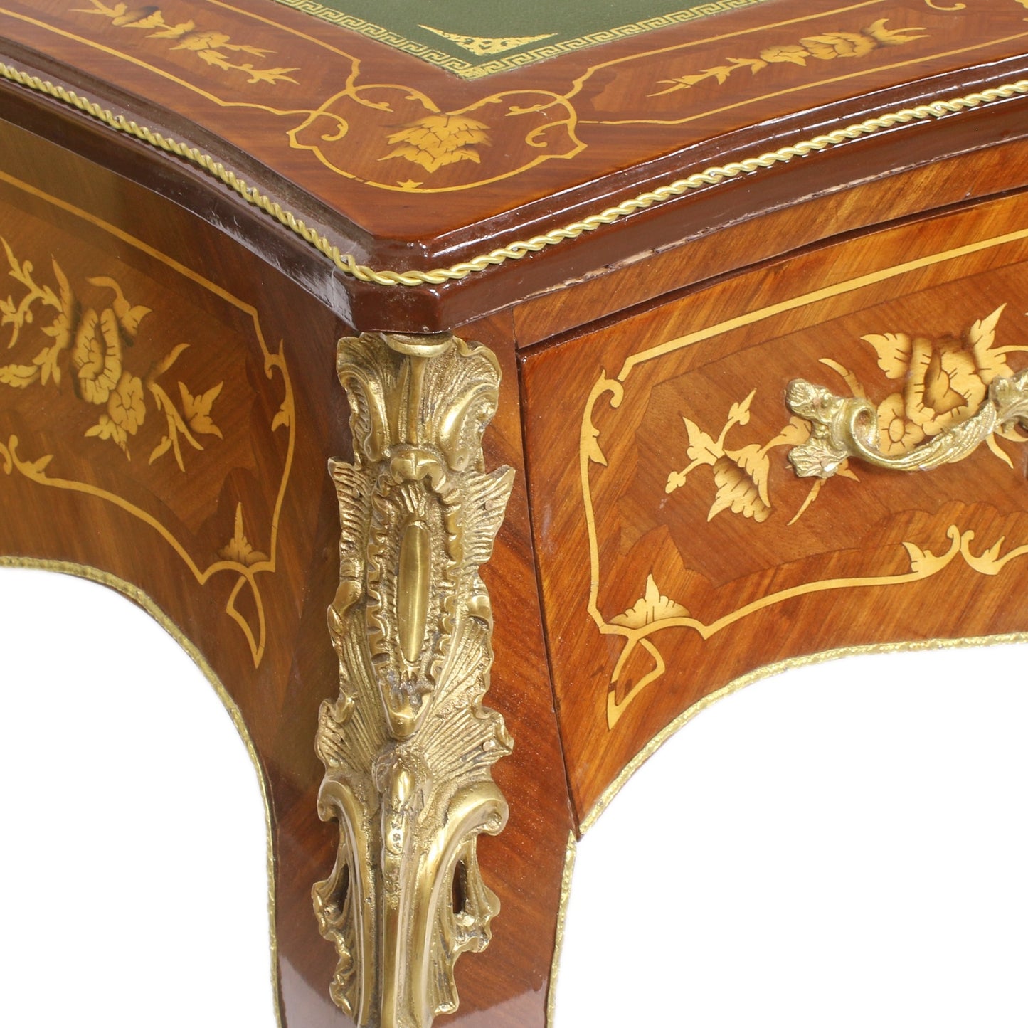 "Antiek-geïnspireerd Barok Bureau - Verfraaid met Prachtig Houtsnijwerk en Stijlvolle Bronzen Ornamenten, Brengt Een Tijdloze Elegantie in Jouw Werkruimte."