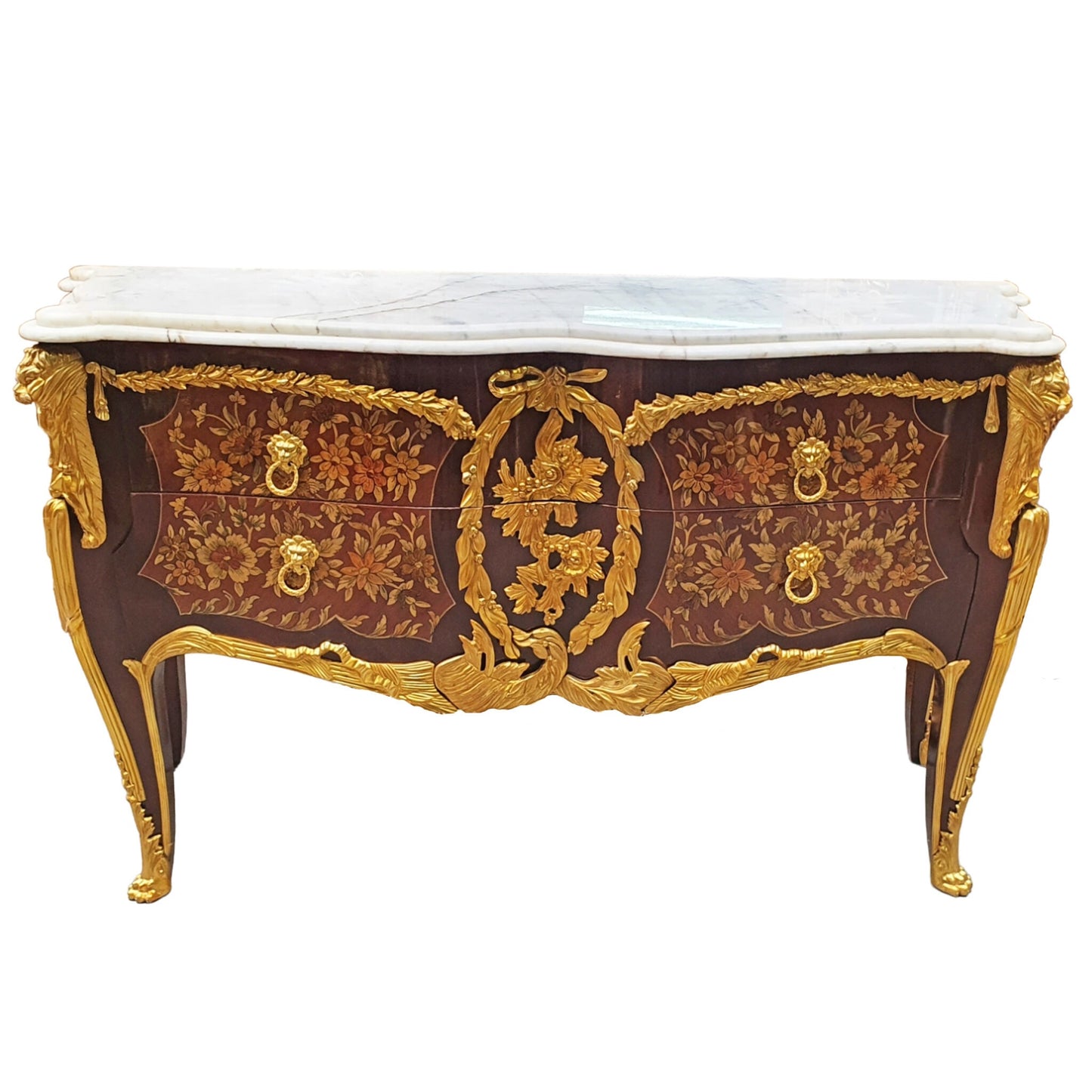 "Grote barokke commode - Met zijn imposante afmetingen en weelderige afwerking, voegt deze commode een gevoel van majesteit en schoonheid toe aan elke ruimte."