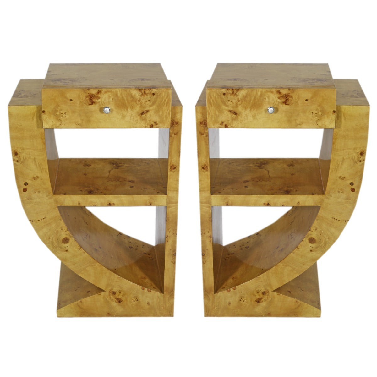 "Chique art-deco ladekastjes - Versierd met luxueuze materialen en verfijnde details, stralen deze kleine kastjes een tijdloze elegantie uit die perfect past bij een art-deco interieur."