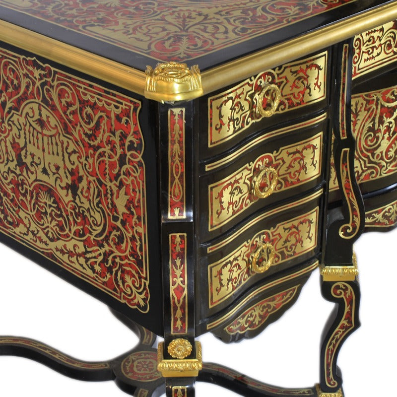 "Elegant Boulle Bureau - Inspiratie Uit de Klassieke Kunst van Inlegwerk, Voorzien van Gedetailleerd Messing en Een Exclusieve Uitstraling."