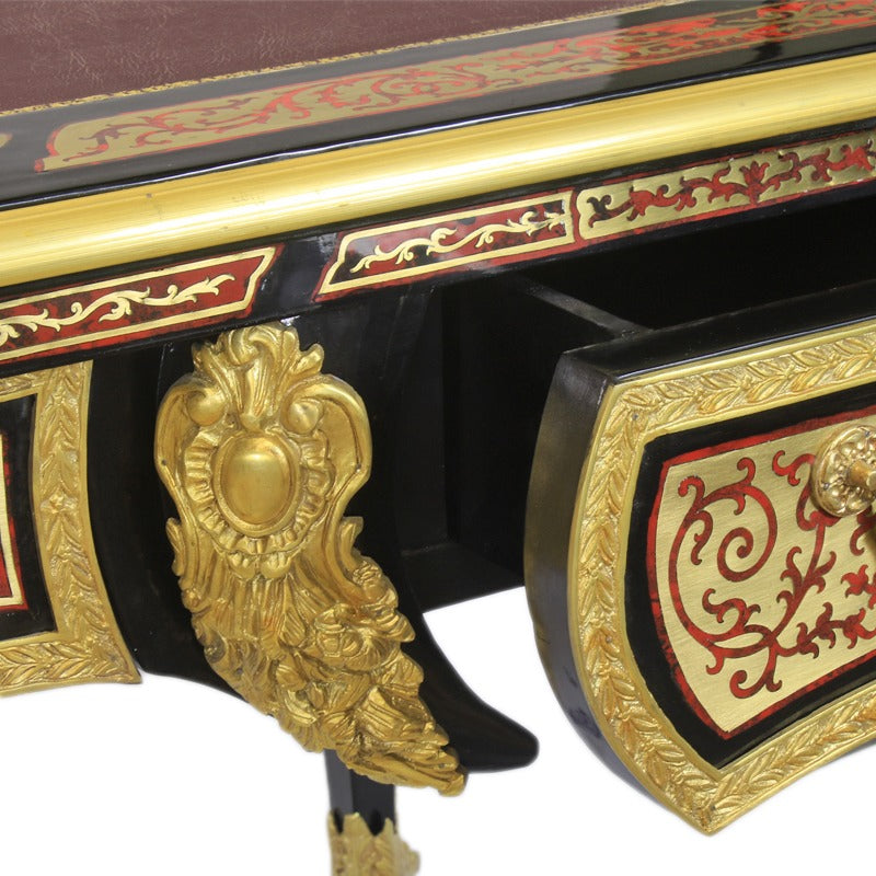 "Elegant Boulle Bureau - Inspiratie Uit de Klassieke Kunst van Inlegwerk, Voorzien van Gedetailleerd Messing en Een Exclusieve Uitstraling."