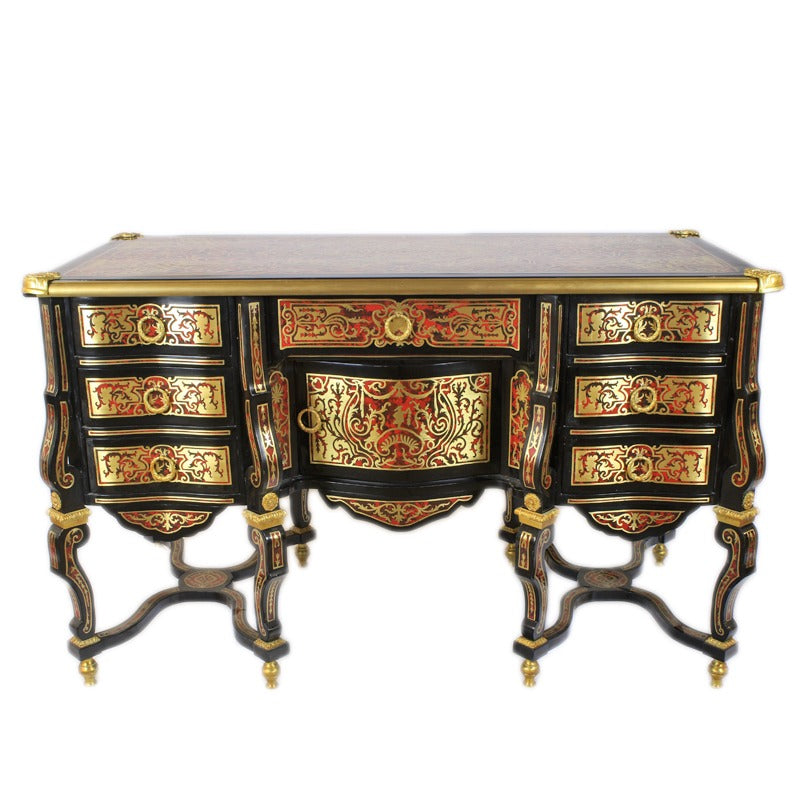 "Boulle Marqueterie Bureau - Handgemaakt met Verfijnd Messingwerk en Ingelegd Hout, Brengt Een Historische en Stijlvolle Toets in Jouw Werkruimte."