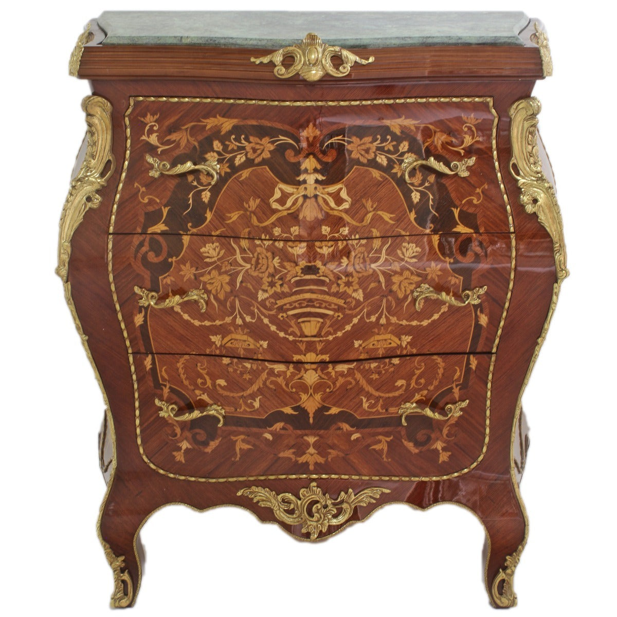 "Luxe barokke commode - Een weelderig pronkstuk met een weelderige afwerking en verfijnde details, biedt deze commode een unieke mix van functionaliteit en schoonheid."