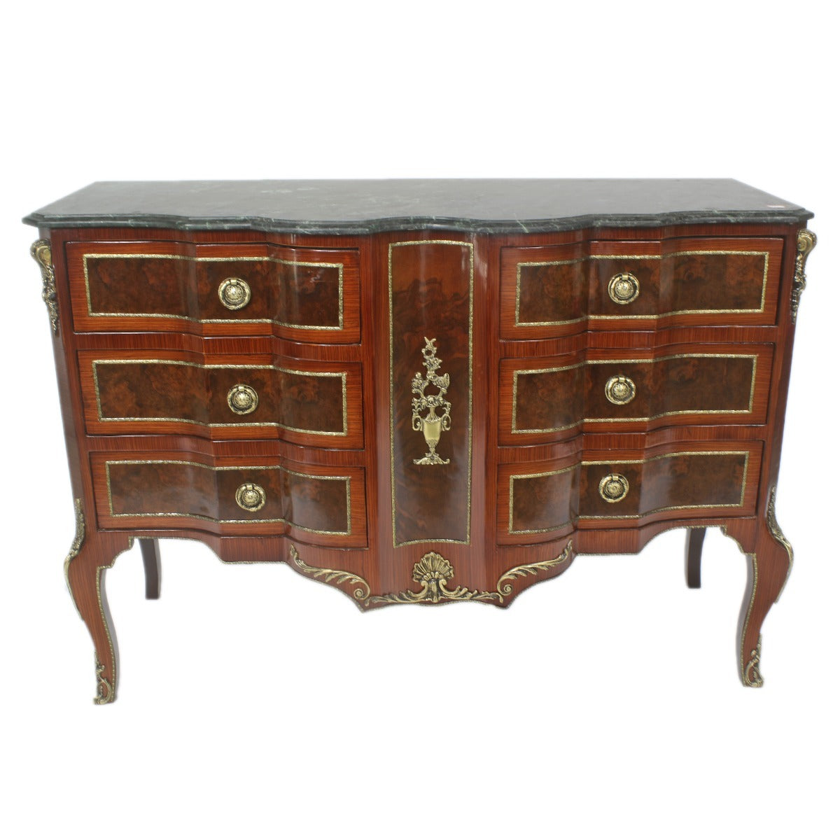 "Klassieke barokke commode - Een tijdloos meubelstuk met sierlijke lijnen en verfijnde details, ideaal voor een traditionele en elegante inrichting."