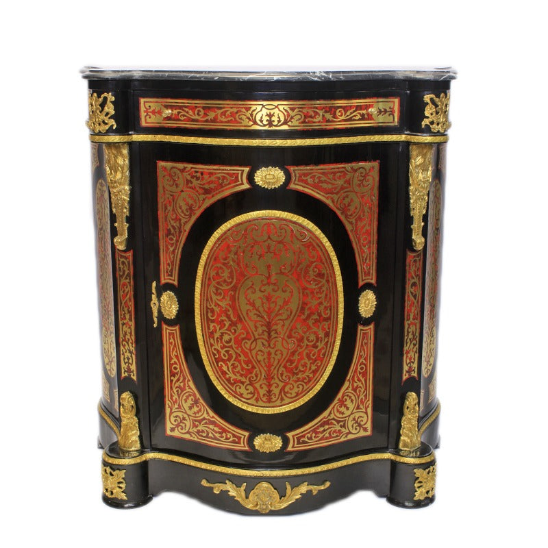 "Grote Boulle-commode - Met zijn imposante afmetingen en prachtige inlegwerk, voegt deze commode een gevoel van majesteit en schoonheid toe aan elke ruimte."