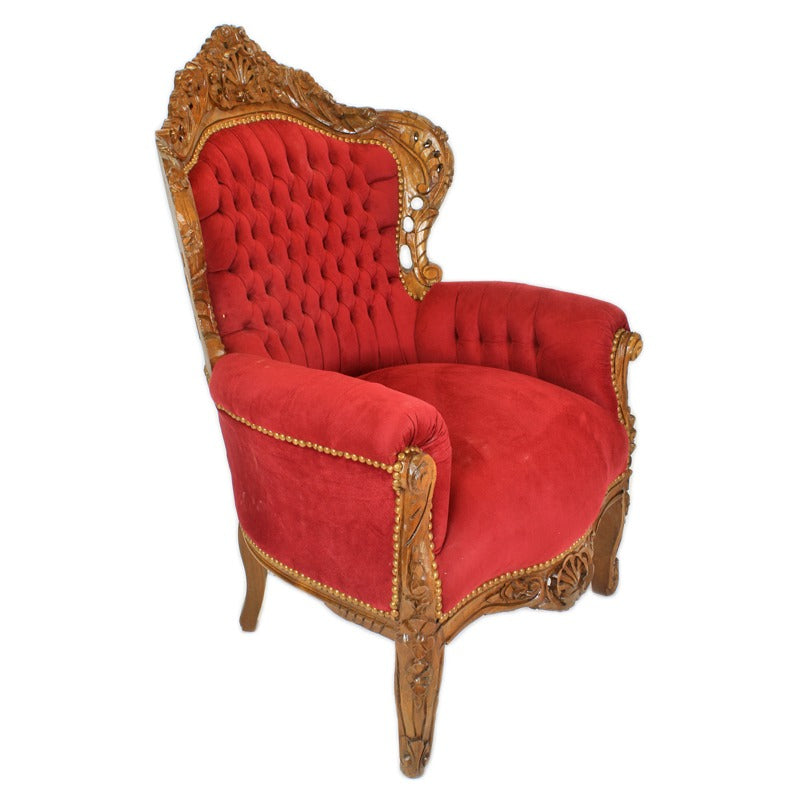 "Antiek-geïnspireerde Barokke Fauteuil - Verfraaid met gedetailleerd houtsnijwerk en weelderige bekleding, voegt een vleugje klassieke grandeur toe aan jouw interieur."