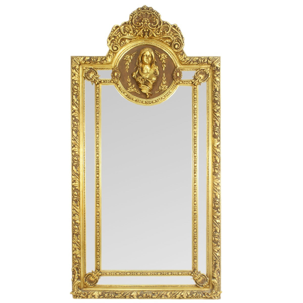 "Grote Barokke Muurspiegel met Ornamenten - Een Majestueus Statementstuk voor Jouw Interieur, Perfect in Evenwicht Tussen Kunst en Functionaliteit."