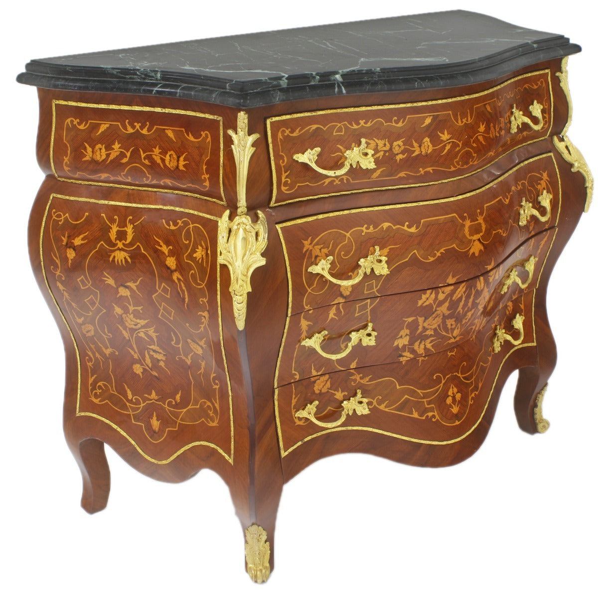 "Barokke commode met vergulde details - Bewonder de prachtige vergulde ornamenten die deze commode verheffen tot een waar kunstwerk, perfect voor een glamoureuze inrichting."