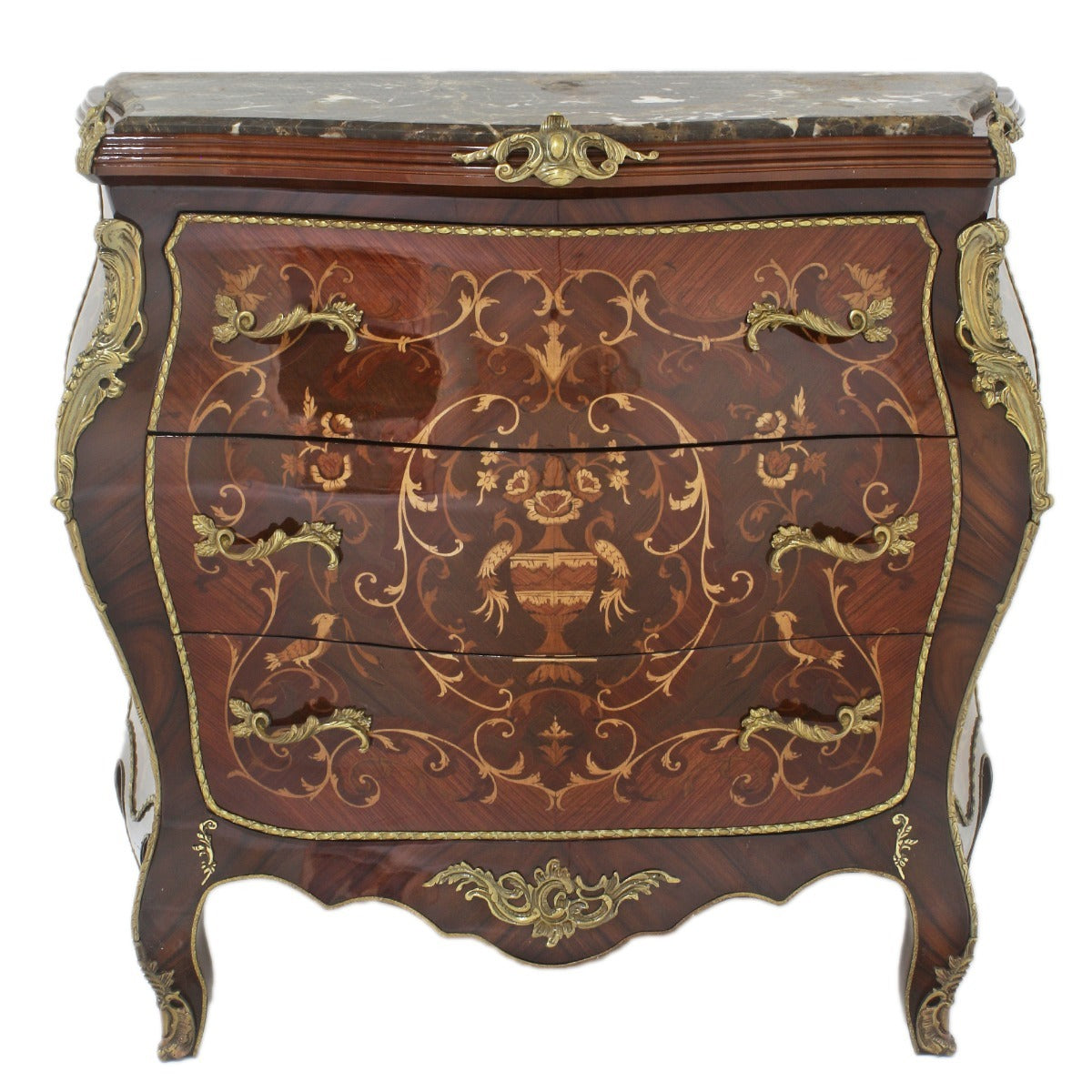 "Barokke commode - Een prachtig meubelstuk met verfijnd houtsnijwerk en elegante details, ideaal voor het toevoegen van een vleugje klassieke grandeur aan elke kamer."