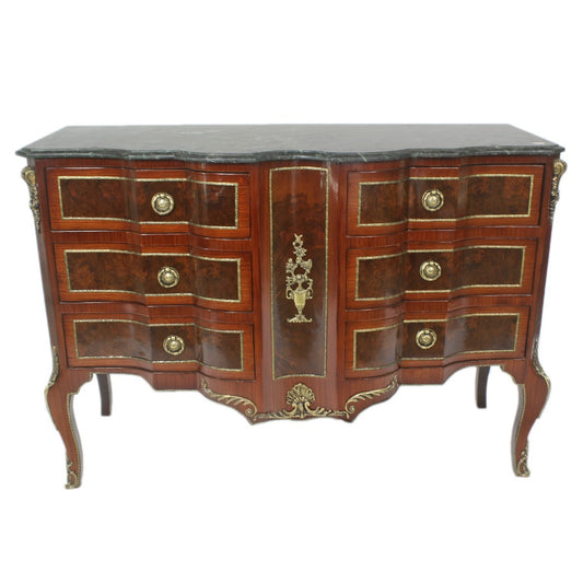 "Klassieke barokke commode - Een tijdloos meubelstuk met sierlijke lijnen en verfijnde details, ideaal voor een traditionele en elegante inrichting."