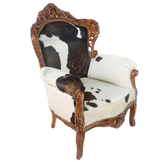 "Chique fauteuil met koeienhuid - Een elegante en verfijnde stoel met luxe koeienhuidbekleding, perfect voor het toevoegen van een vleugje glamour aan elke ruimte."