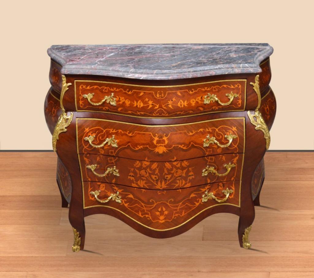 "Barokke commode - Een prachtig meubelstuk met verfijnd houtsnijwerk en elegante details, ideaal voor het toevoegen van een vleugje klassieke grandeur aan elke kamer."